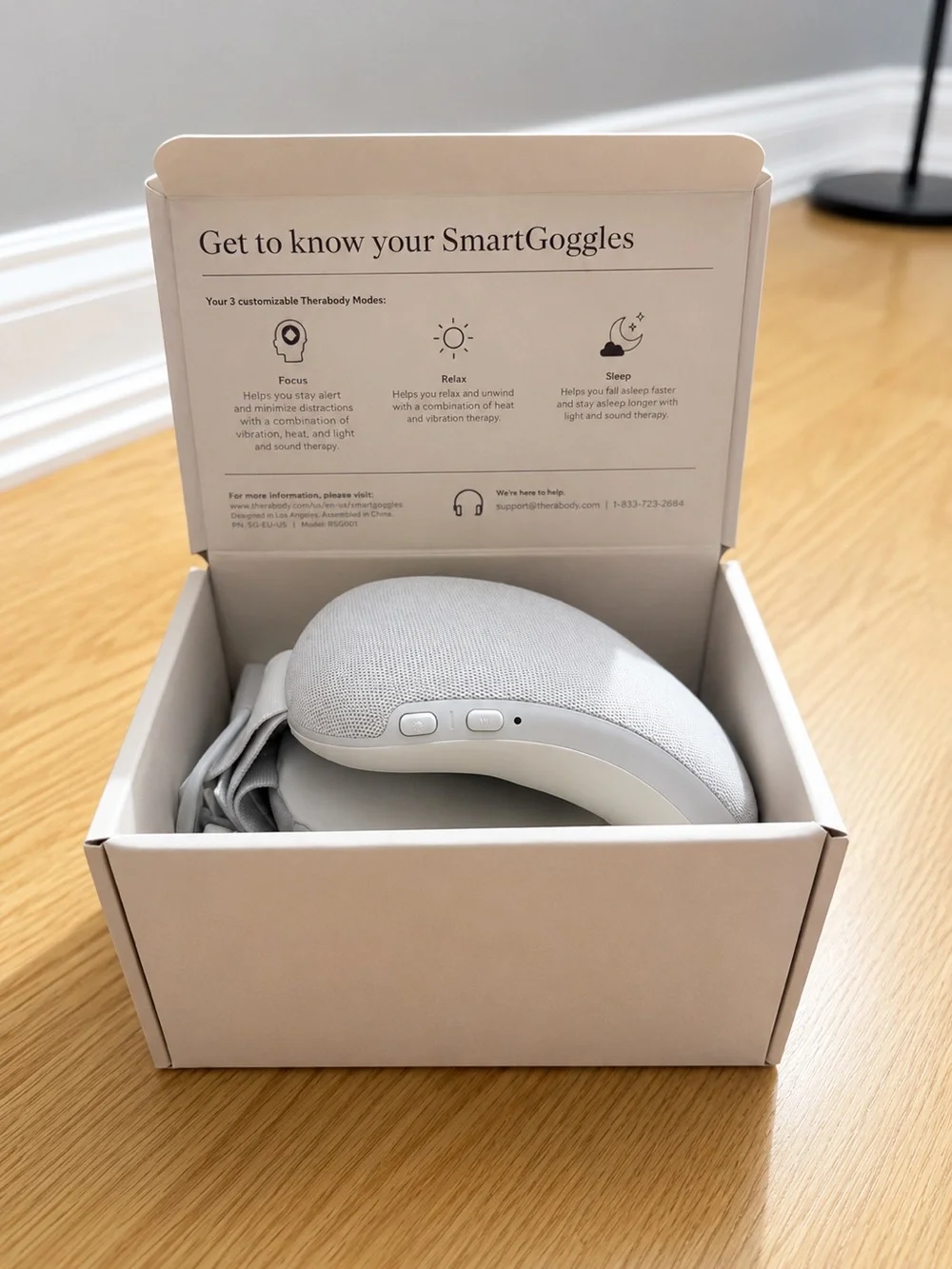 Therabody Smart Eye Massager - Light Gray Fabric